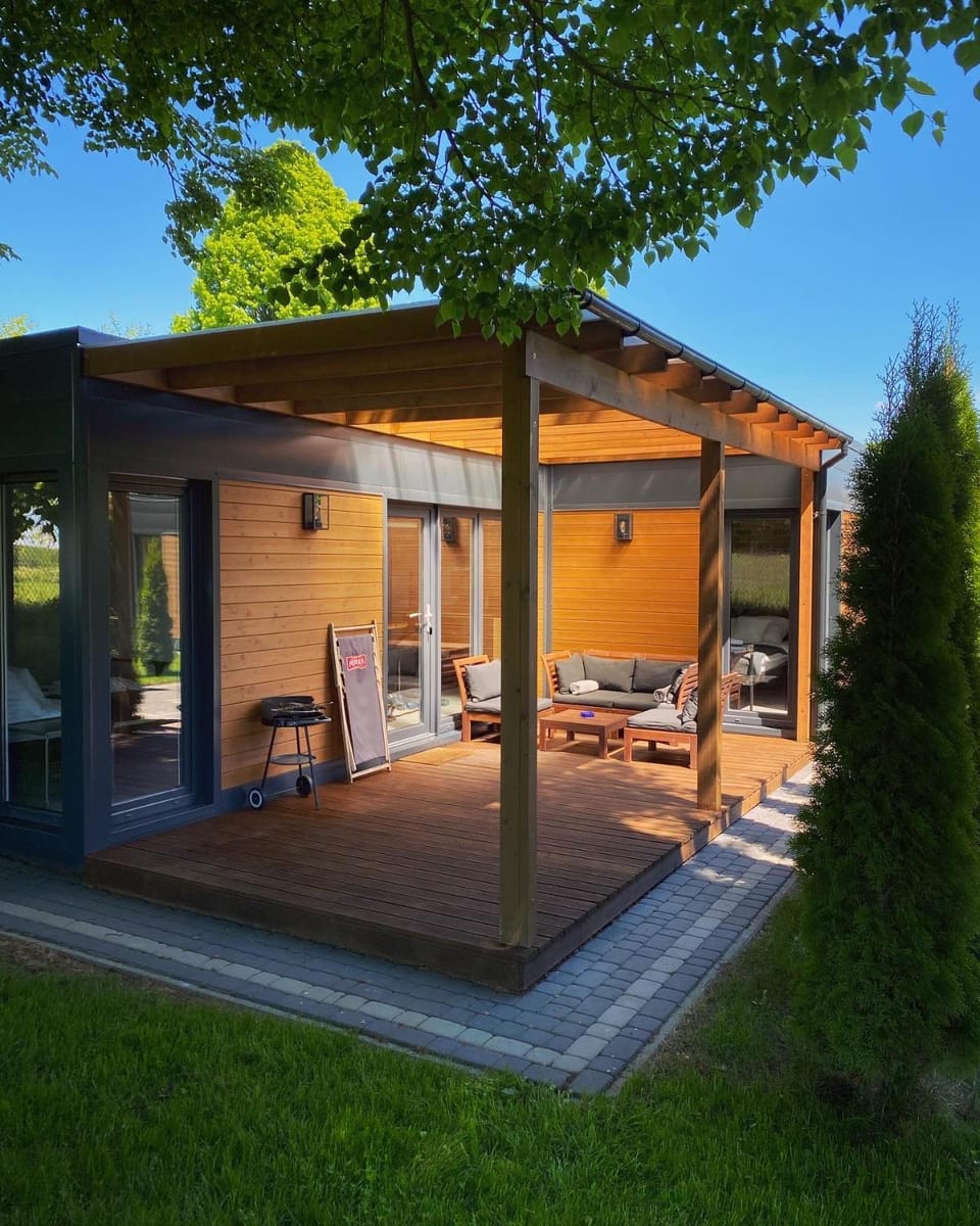 Property building, Facade/entrance, Natural landscape, BBQ facilities, Garden, Balcony/Terrace, sunbed