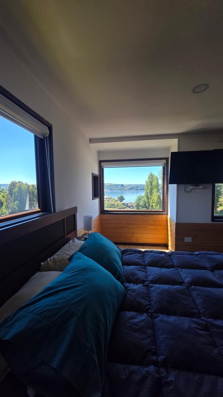 Photo of the whole room, Mountain view, River view, Sea view
