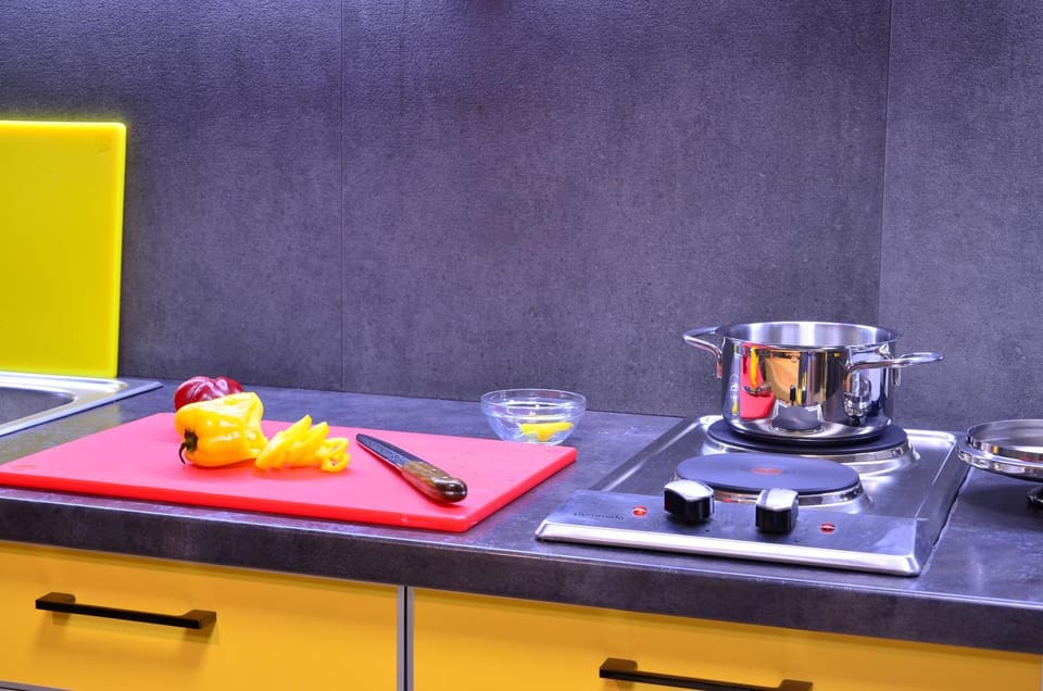 Restaurant/places to eat, Communal kitchen