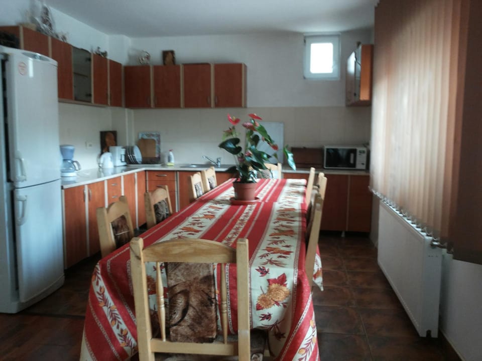 Dining area, Communal kitchen