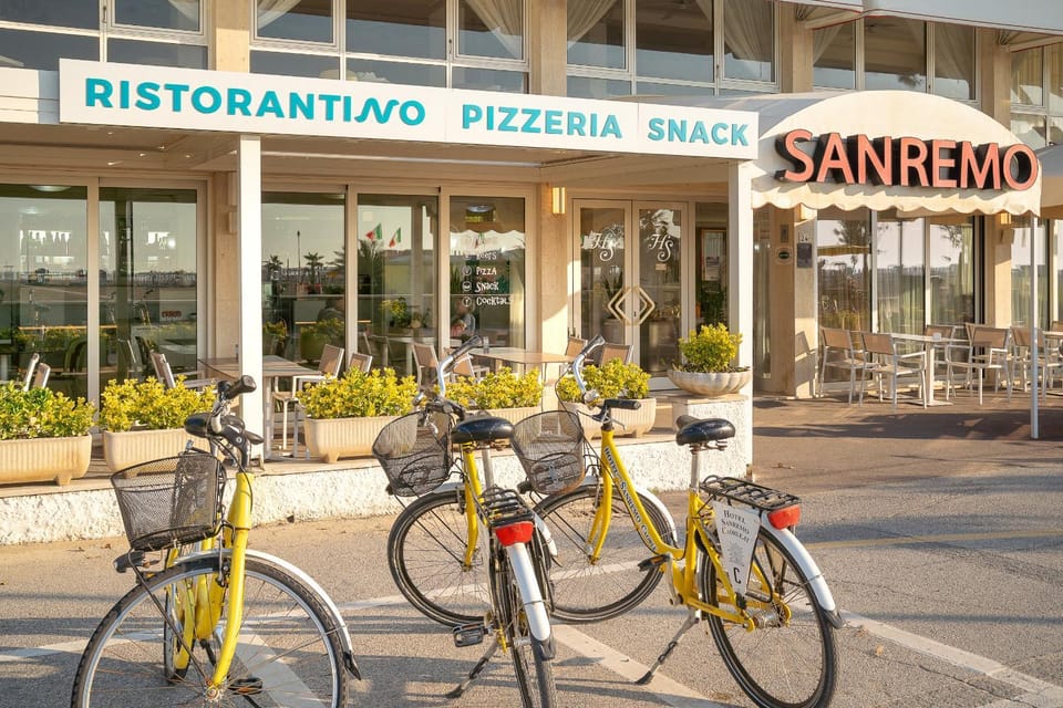 Day, People, Property logo or sign, Cycling, group of guests, Certificate/Award