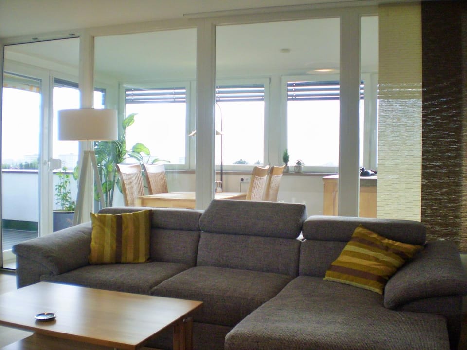 Living room, Photo of the whole room, Decorative detail, Seating area