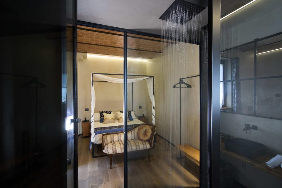 Shower, Facade/entrance, Bed, Bedroom