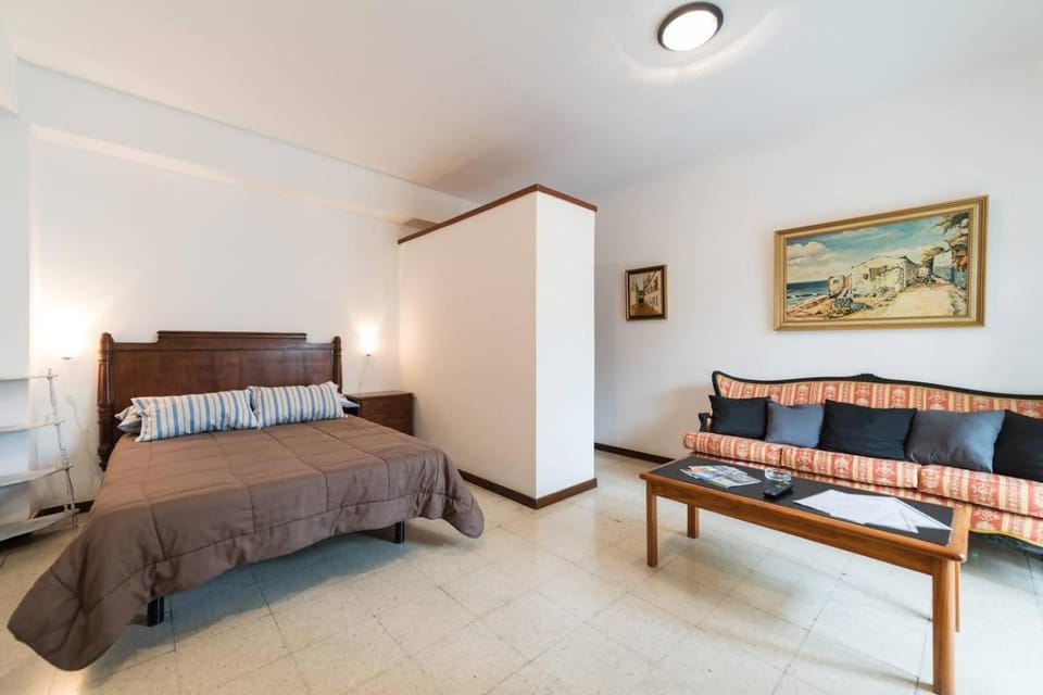 Bed, Living room, Bedroom