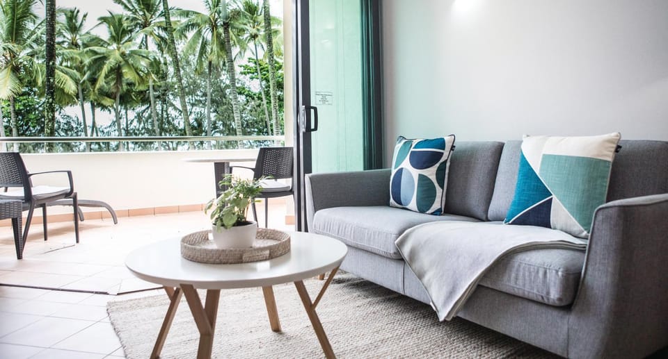 Balcony/Terrace, Living room, Seating area, Sea view