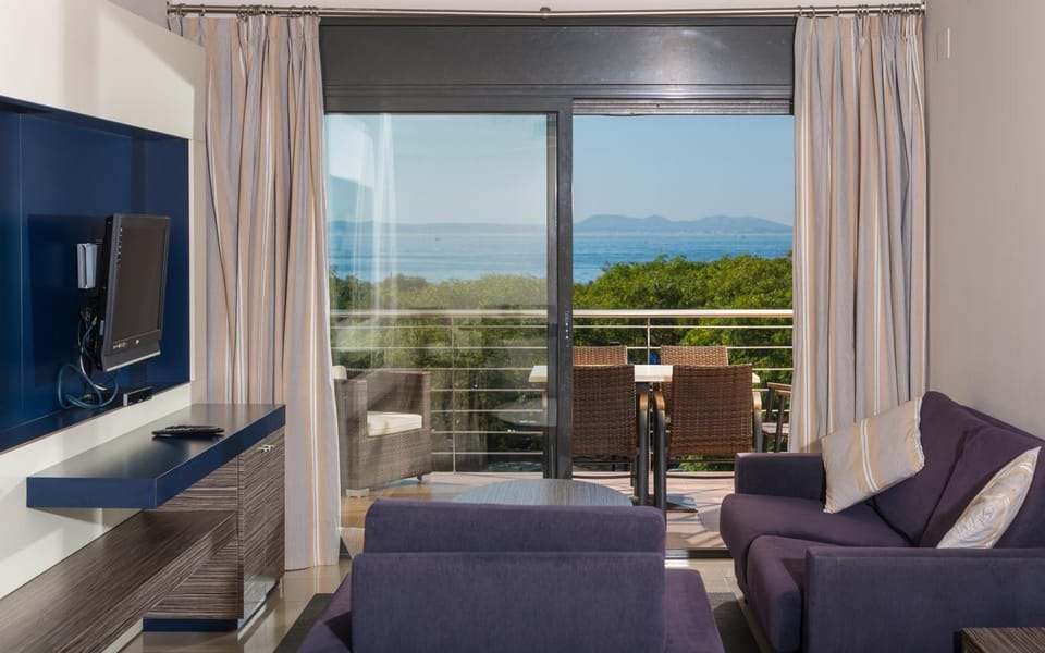 Balcony/Terrace, Living room, Seating area, Dining area, Sea view