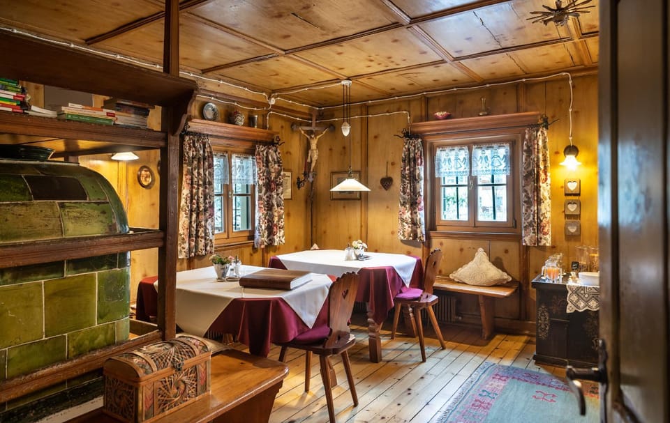 Decorative detail, Dining area