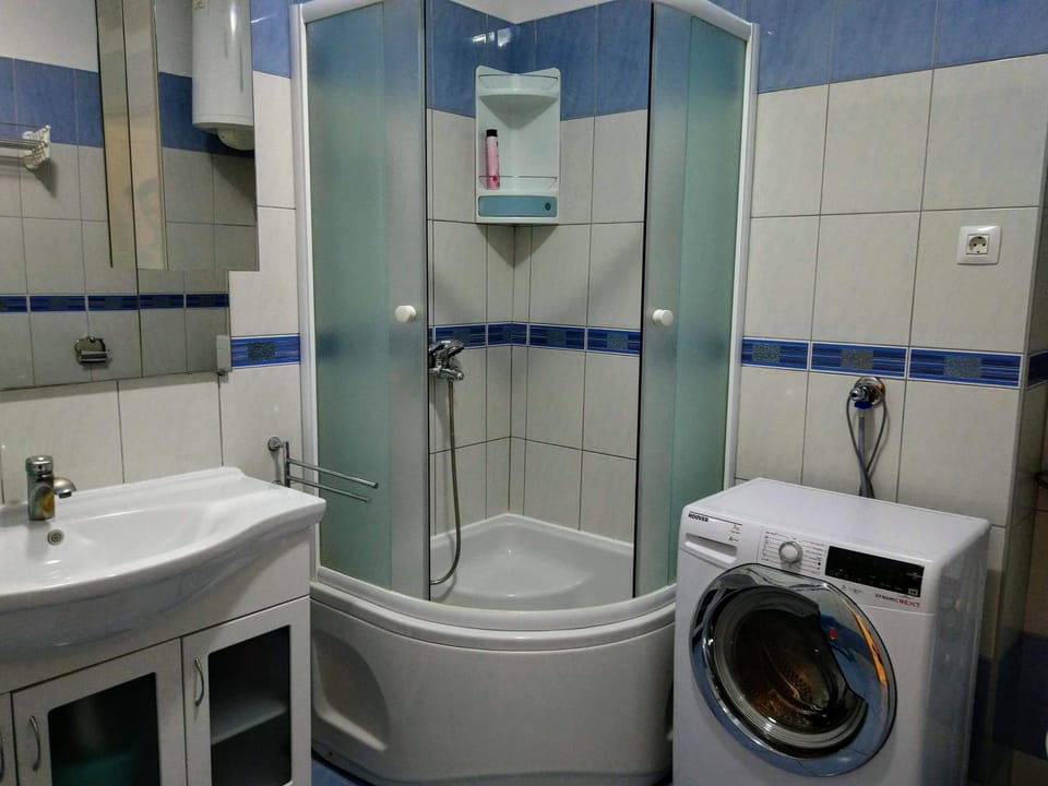 Shower, Toilet, Bathroom, On site