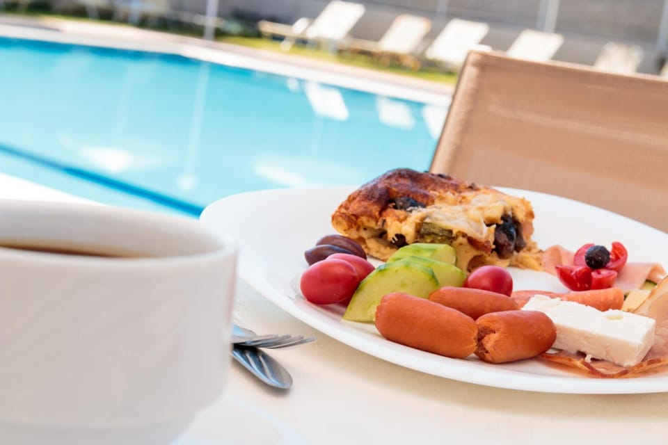 Swimming pool, Buffet breakfast