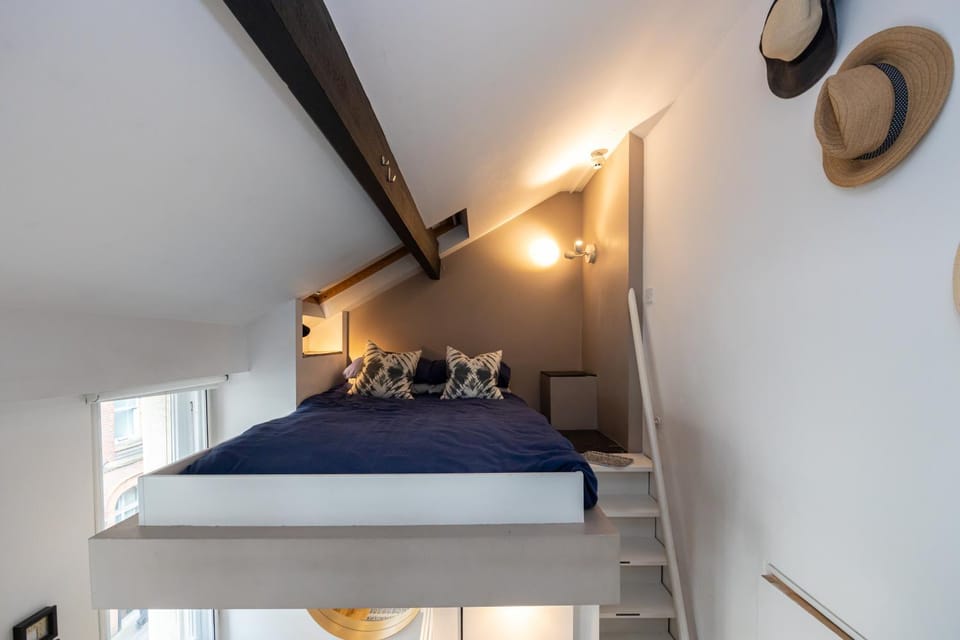 Bed, bunk bed