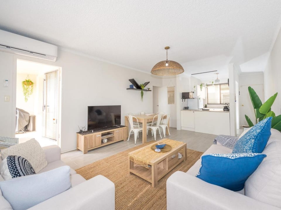 Bay Village Unit 2 47 Shoal Bay Road Apartment in Shoal Bay