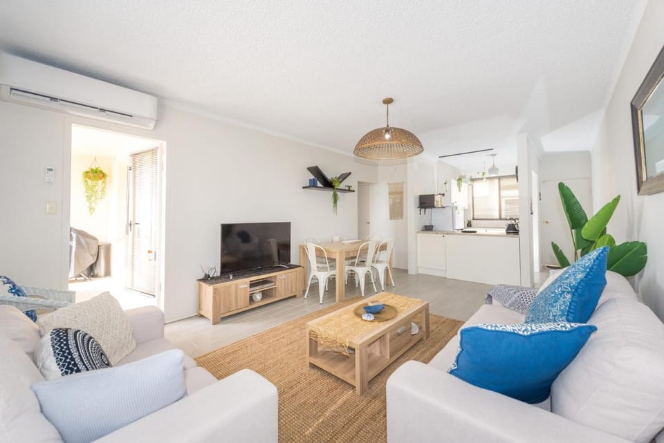 Bay Village Unit 2 47 Shoal Bay Road Apartment in Shoal Bay