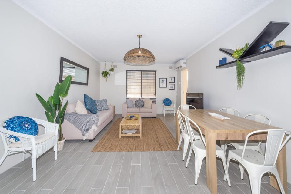 Bay Village Unit 2 47 Shoal Bay Road Apartment in Shoal Bay
