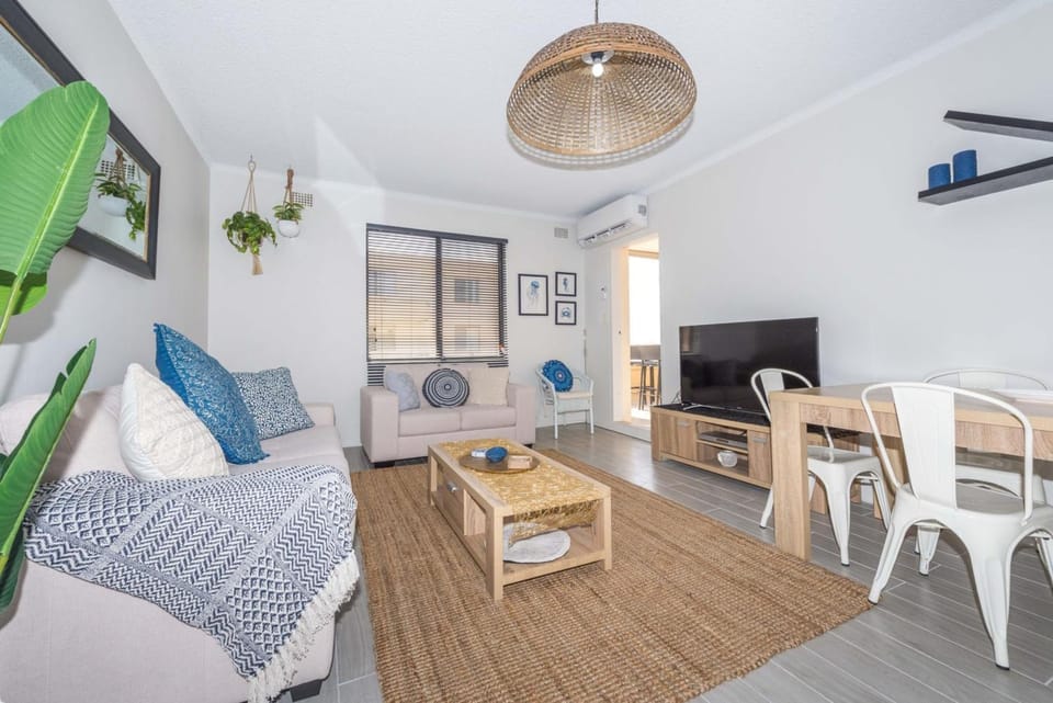 Bay Village Unit 2 47 Shoal Bay Road Apartment in Shoal Bay