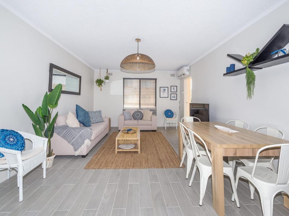 Bay Village Unit 2 47 Shoal Bay Road Apartment in Shoal Bay