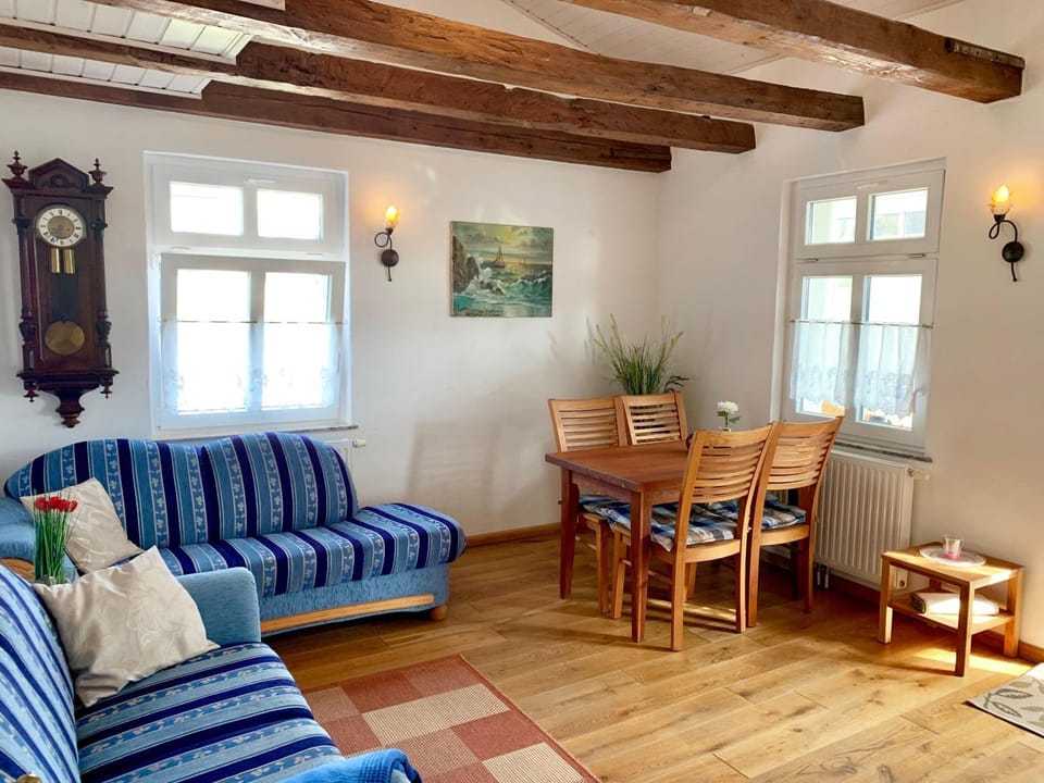 Villa-Rosengarten-Ferienwohnung-Baumhaus-mit-Seeblick Apartment in Mecklenburg-Vorpommern, Germany