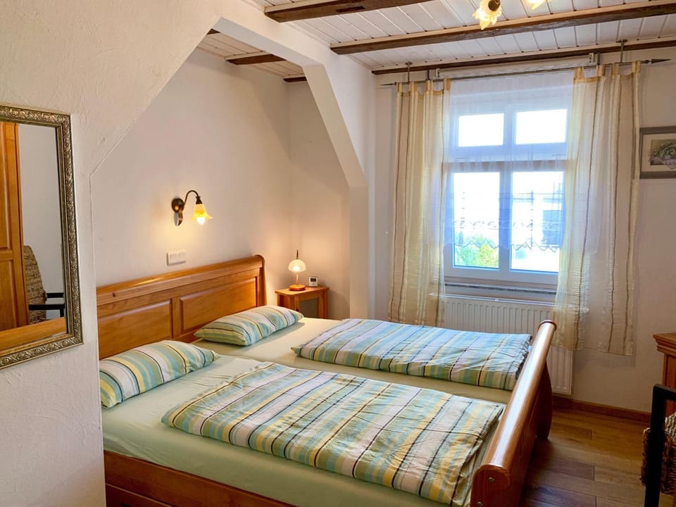 Villa-Rosengarten-Ferienwohnung-Baumhaus-mit-Seeblick Apartment in Mecklenburg-Vorpommern, Germany