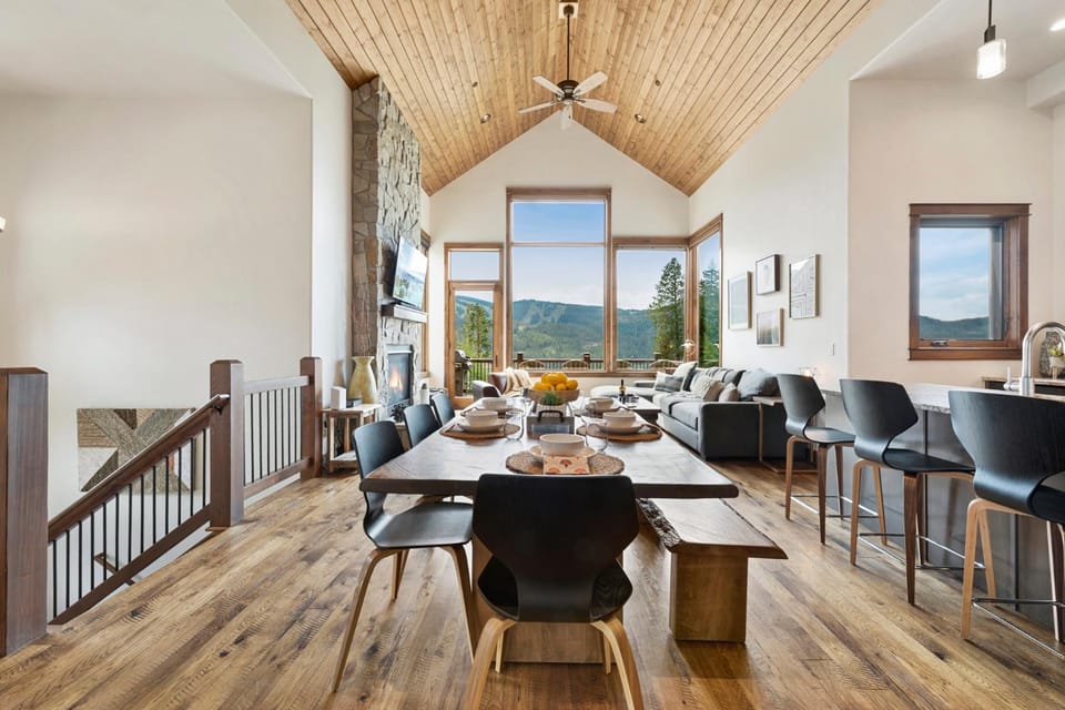 Living room, Decorative detail, Dining area