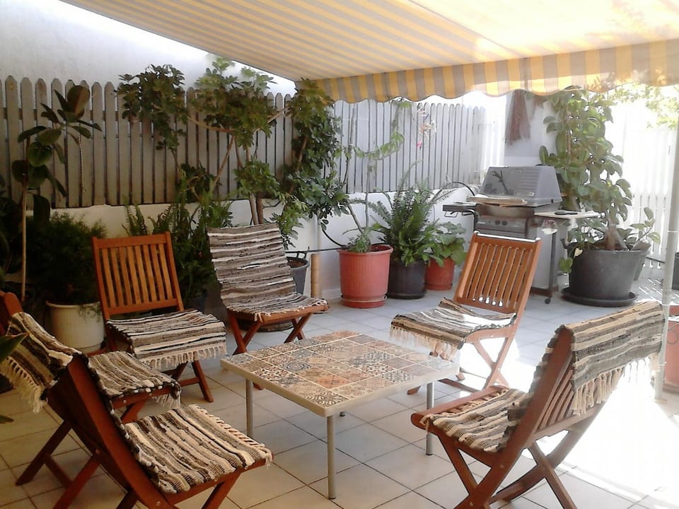 Roof-top garden apartment really well located in Athens Apartment in Kallithea