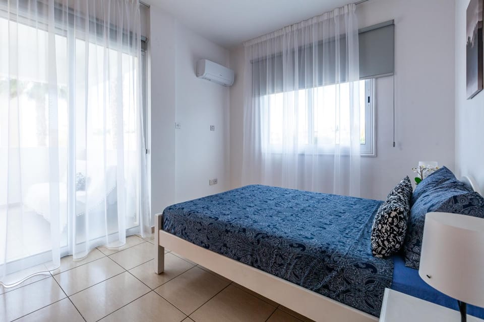 Bed, Photo of the whole room, Bedroom, air conditioner