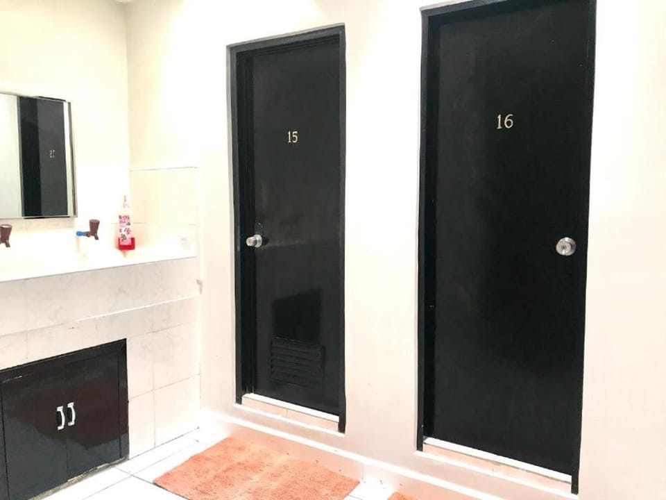 HalfWay House Hostel Mactan Cebu Airport Hostel in Lapu-Lapu City