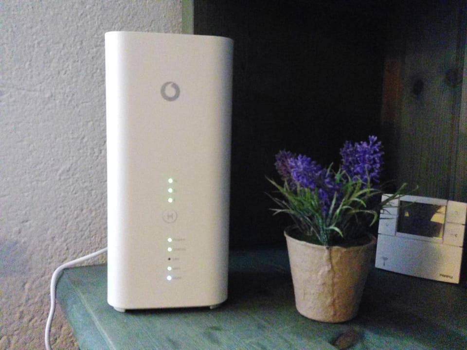 Decorative detail, Seating area, internet