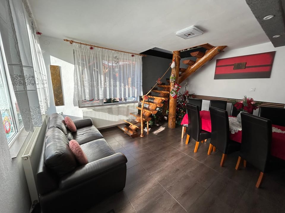 Pensiune La Iulian Bed and Breakfast in Brașov County