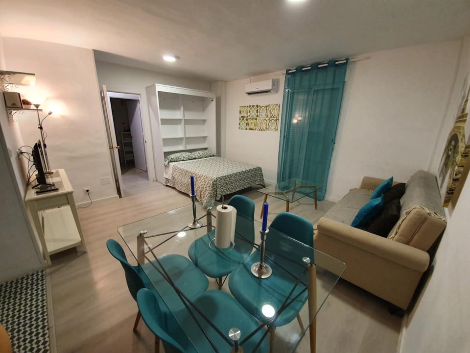Living room, Lounge or bar, Seating area, Dining area
