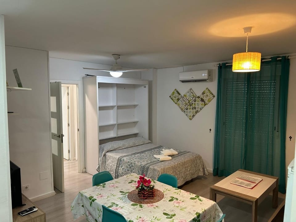 Bed, Dining area