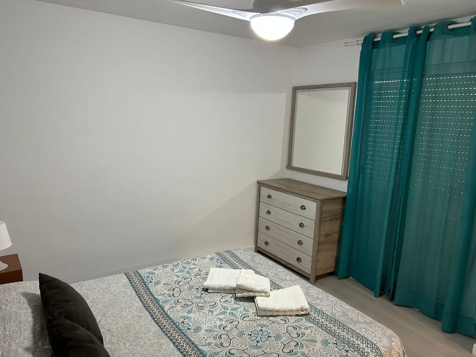 Bed, Photo of the whole room, towels