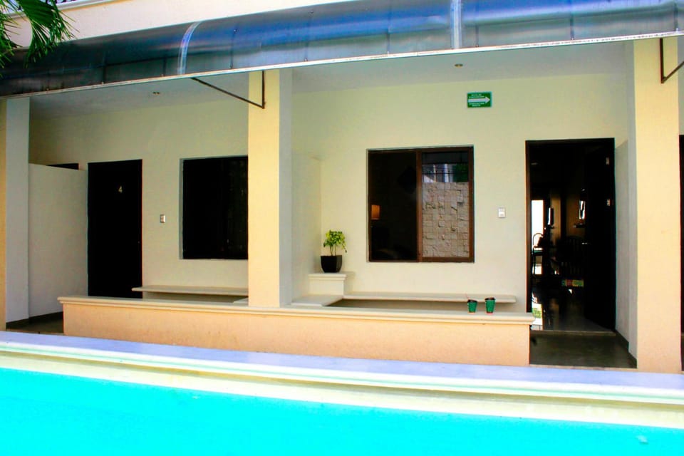 Property building, Day, Balcony/Terrace, On site, Pool view