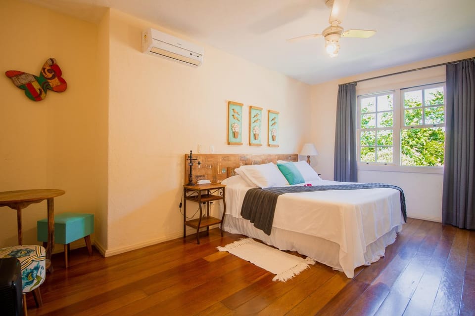 Bed, Photo of the whole room, Bedroom, fireplace, air conditioner