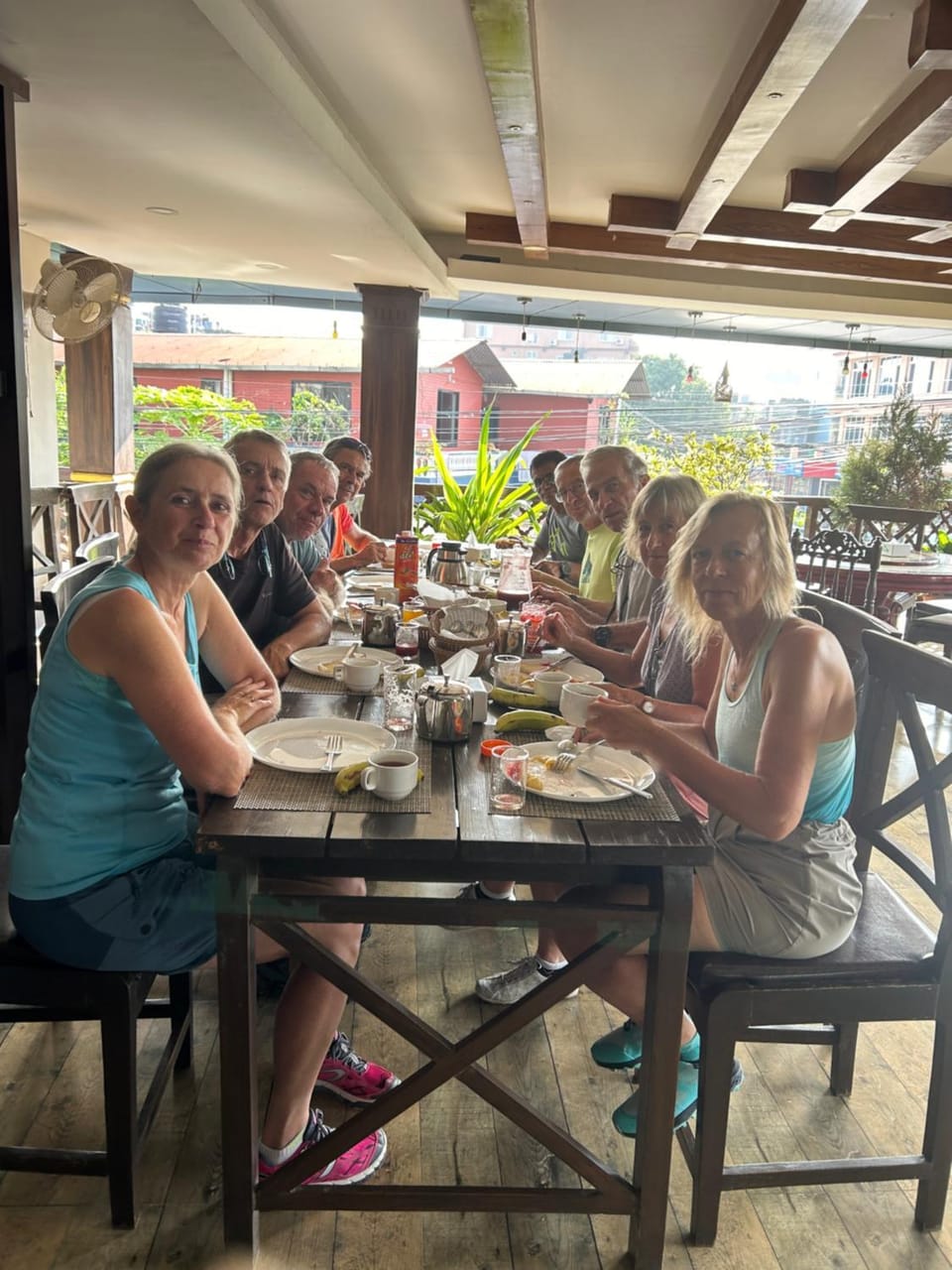 Restaurant/places to eat, Food and drinks, group of guests