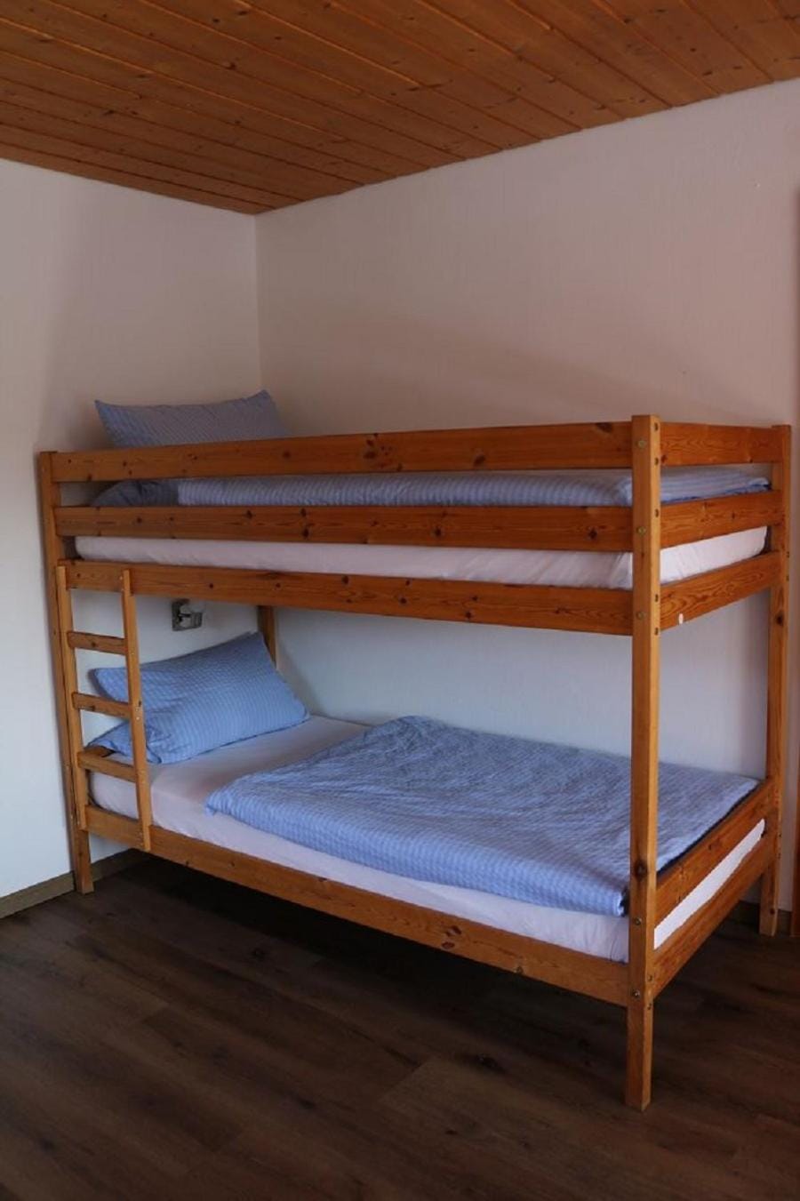 Photo of the whole room, Bedroom, bunk bed