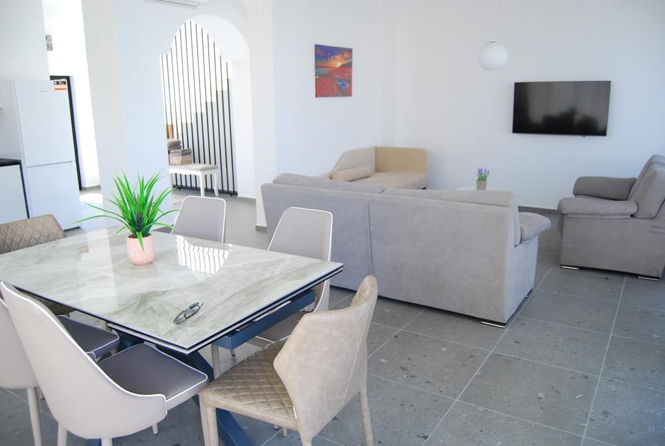 TV and multimedia, Living room, Seating area, Dining area, Evening entertainment, furniture