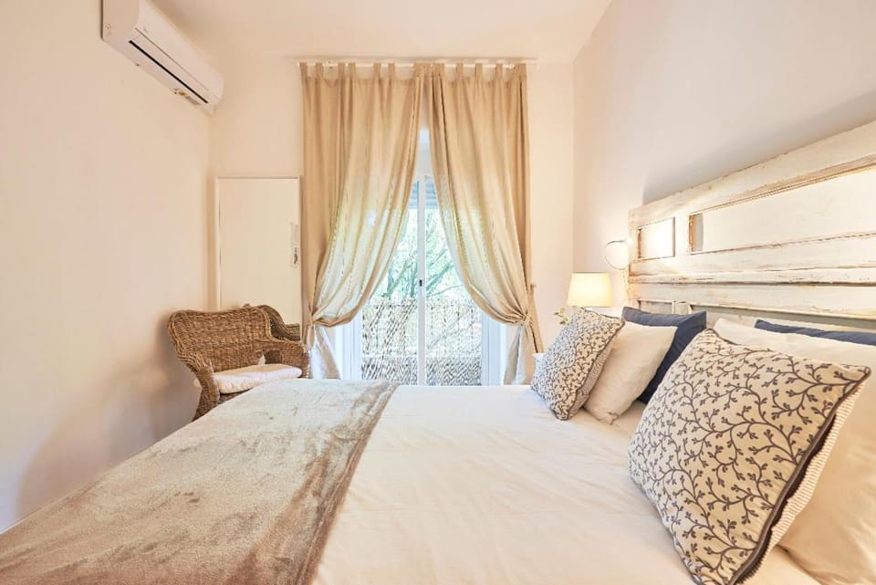 Bed, Bedroom, air conditioner