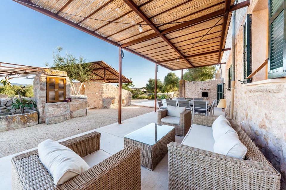 Property building, Balcony/Terrace, Living room