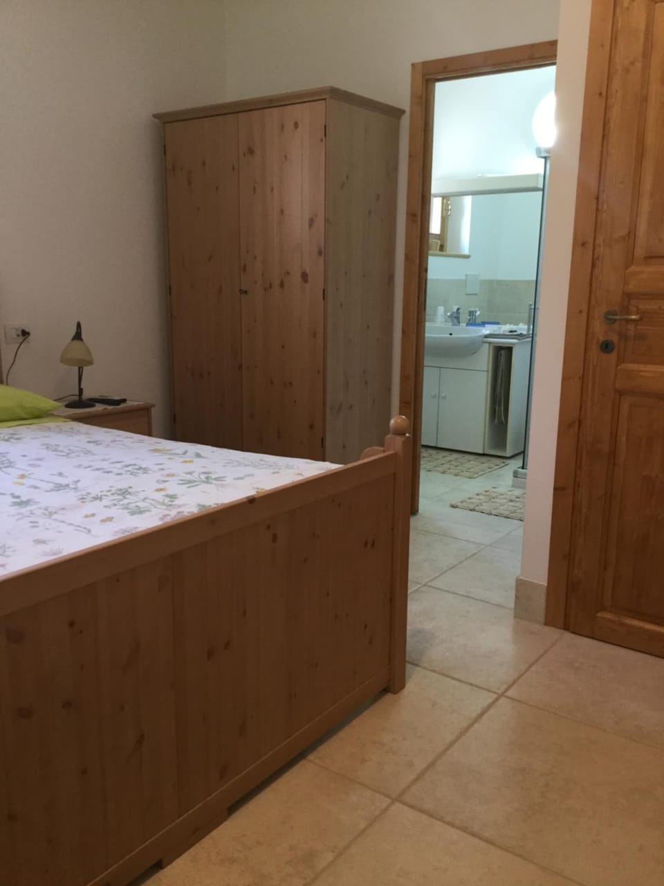 Bed, Bathroom