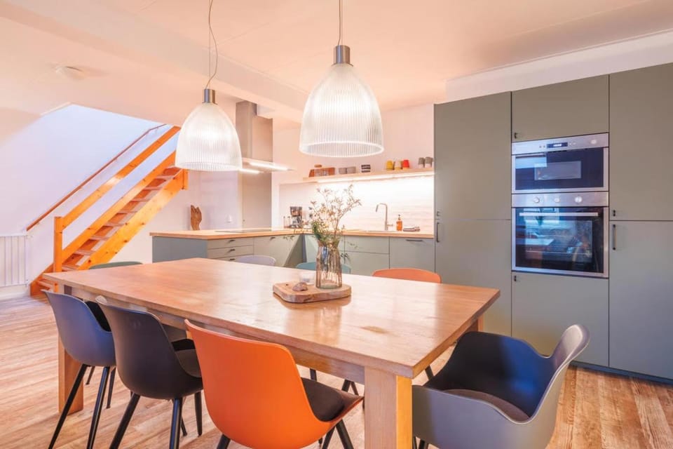 Dining area, dishwasher, oven, stove