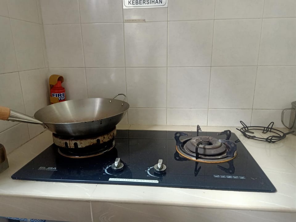 Cozy Master Room at Suria Kipark Damansara Apartment Homestay Sleeps 3 with Fully Equipped Kitchen and Laundry Vacation rental in Selangor, Malaysia