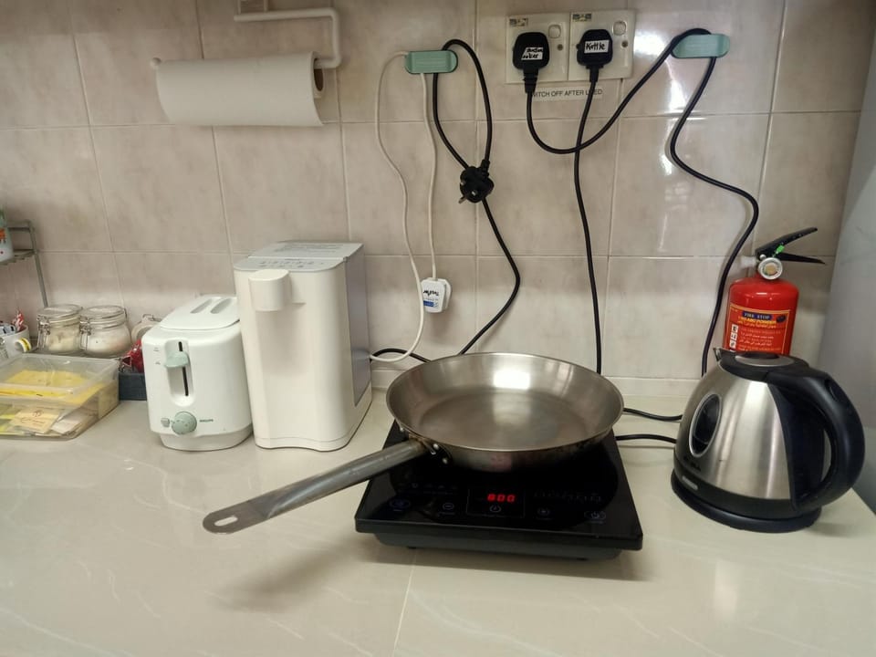 Cozy Master Room at Suria Kipark Damansara Apartment Homestay Sleeps 3 with Fully Equipped Kitchen and Laundry Vacation rental in Selangor, Malaysia