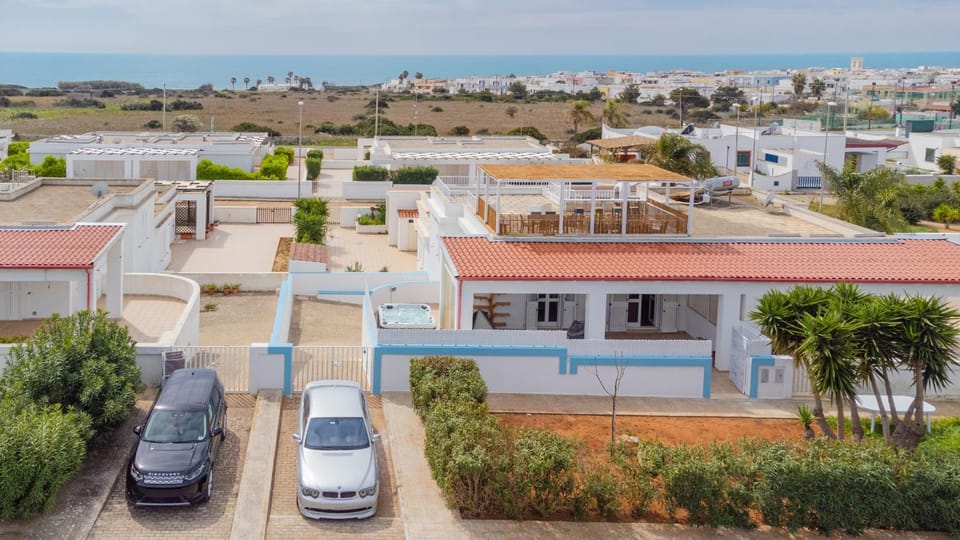 Property building, Day, Neighbourhood, Bird's eye view, Sea view