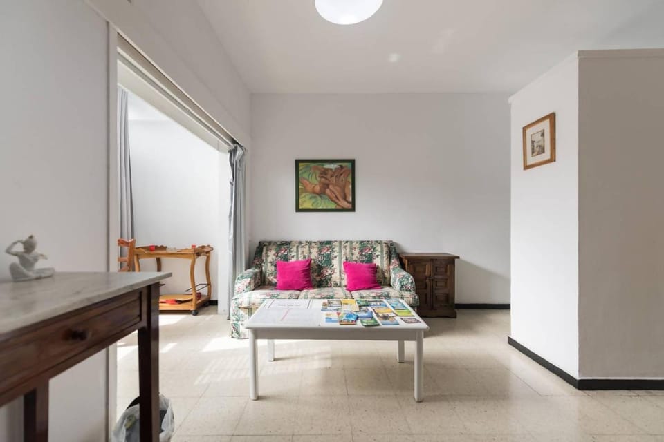 Living room, Photo of the whole room, Seating area