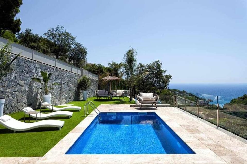 Pool view, Sea view, Swimming pool