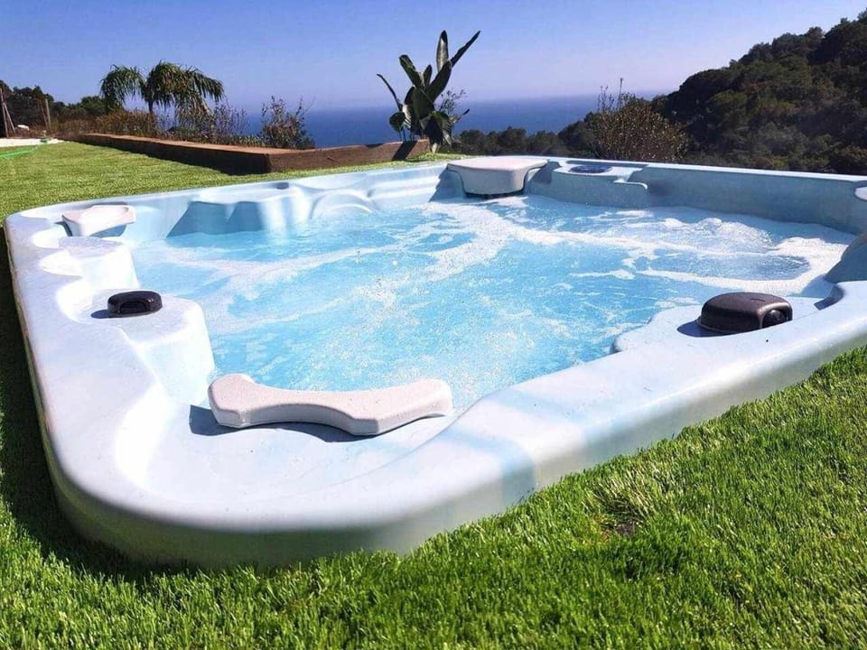 Lujo con piscina climatizada,jacuzzi,playa privada Villa in Selva