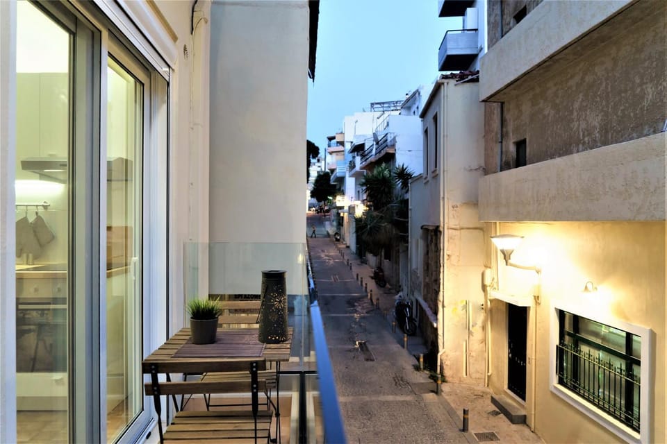 Balcony/Terrace, Street view