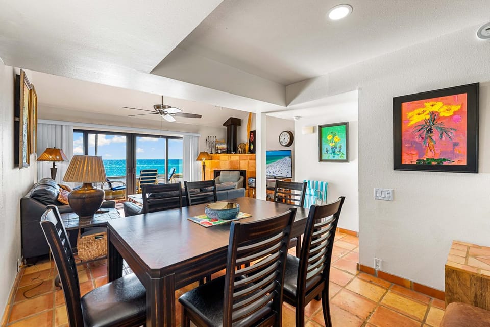 Seating area, Dining area, Sea view