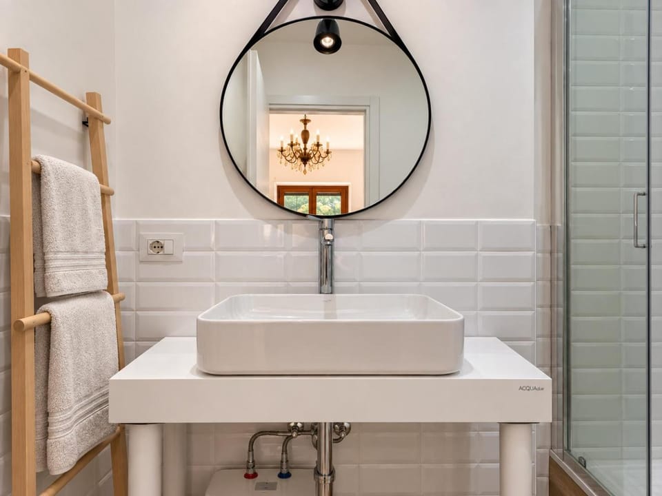 Bathroom, towels