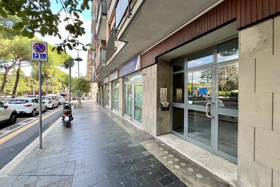 Property building, Neighbourhood