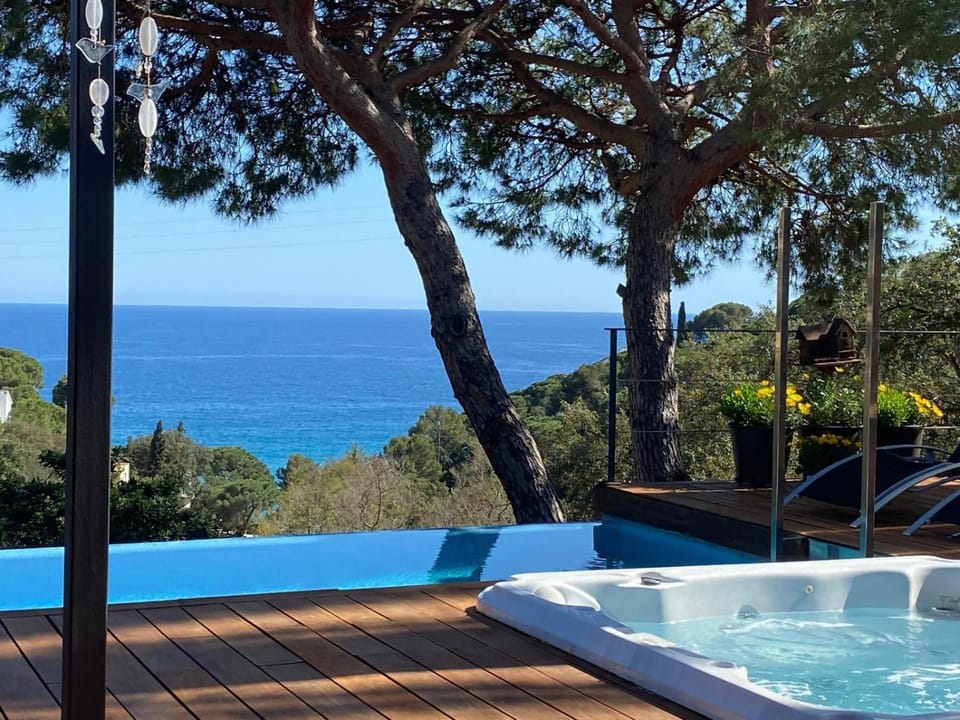 Primera linea, Piscina, Jacuzzi y Playa Privada Villa in Selva